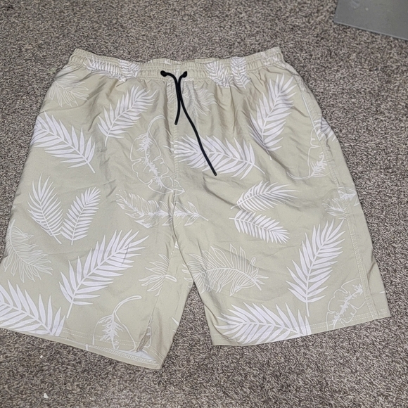 Men's summer beach shorts with palm 🌴 trees - Picture 2 of 8